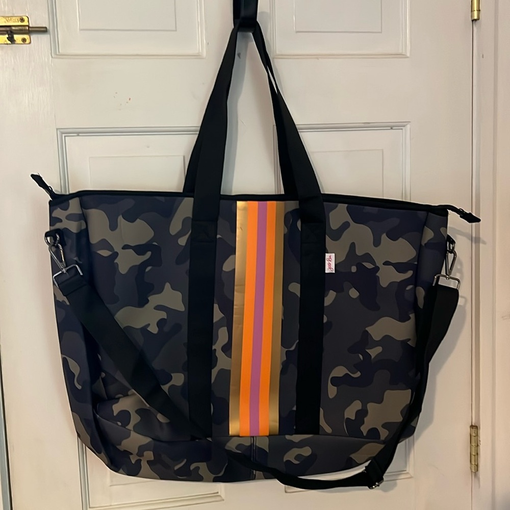JESS LEA side hustle neoprene tote bag in green camo.